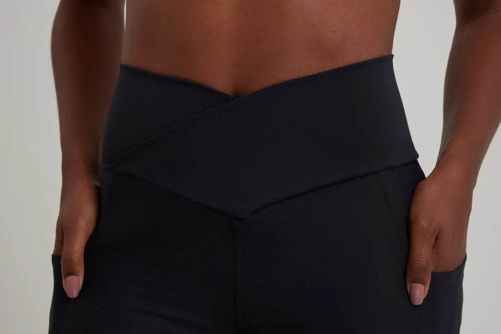 LEVITATE Leggings with Pockets  - SOLID BLACK (with Hawaiian Islands)
