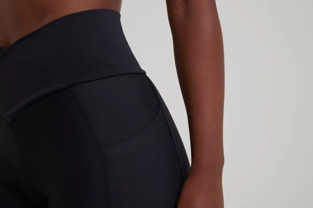 LEVITATE Leggings with Pockets  - SOLID BLACK (with Hawaiian Islands)