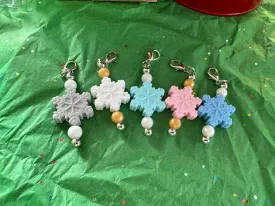 Snowflake Charm Set – 5 colours to choose Silicone Bead Clip for Gift Bags, Stockings, Keychains. Holidays, Winter, Festive Fun Charms