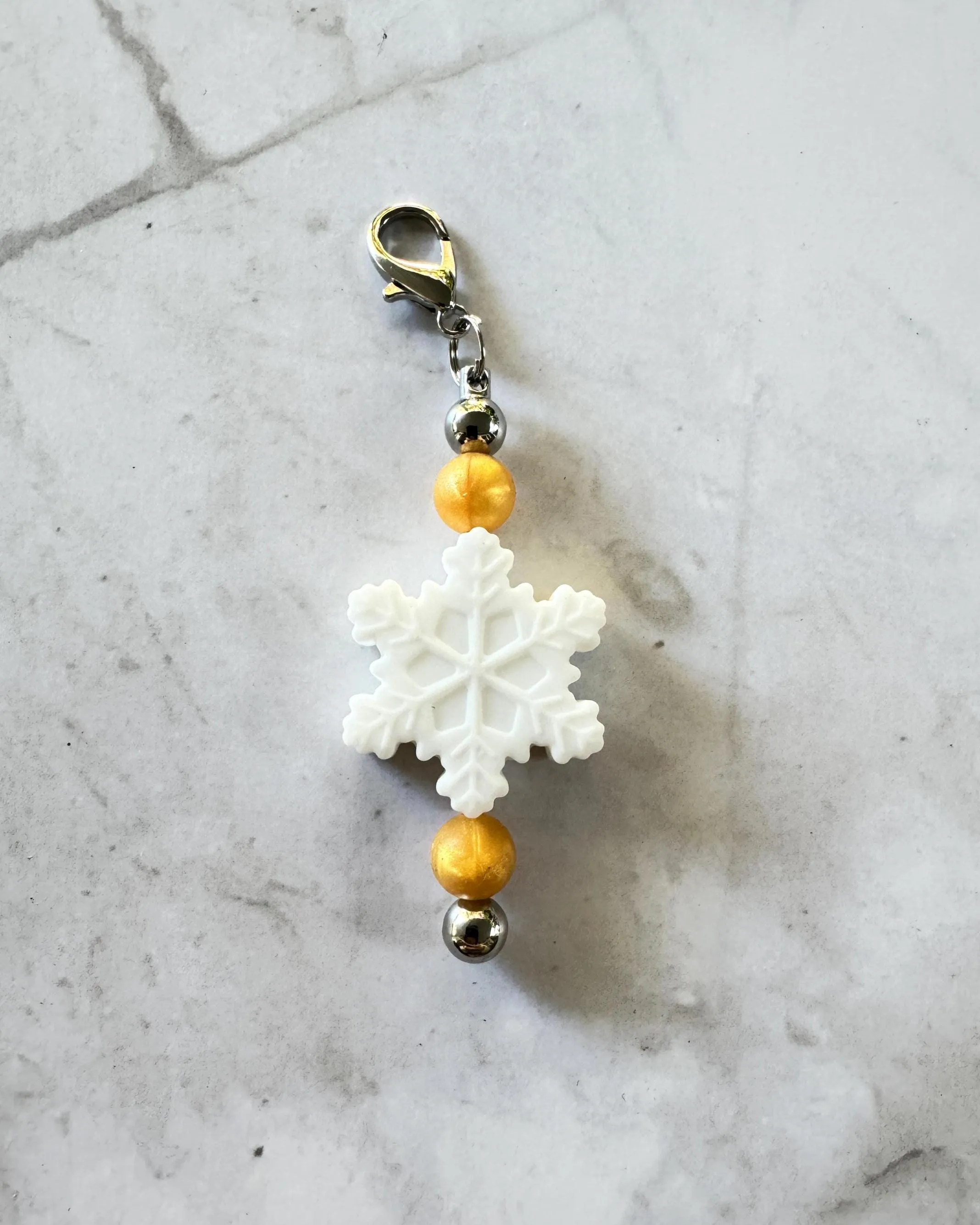 Snowflake Charm Set – 5 colours to choose Silicone Bead Clip for Gift Bags, Stockings, Keychains. Holidays, Winter, Festive Fun Charms