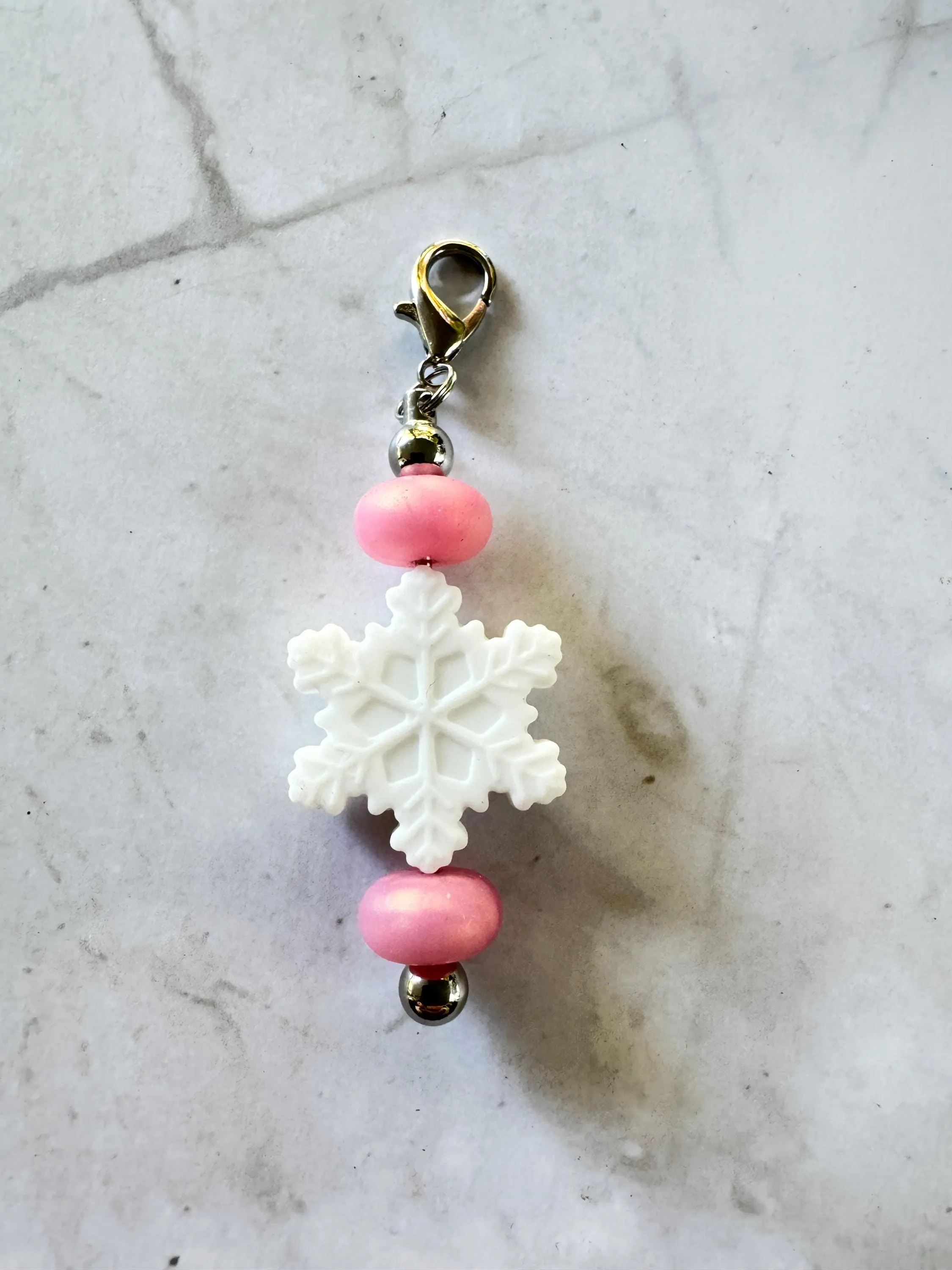 Snowflake Charm Set – 5 colours to choose Silicone Bead Clip for Gift Bags, Stockings, Keychains. Holidays, Winter, Festive Fun Charms
