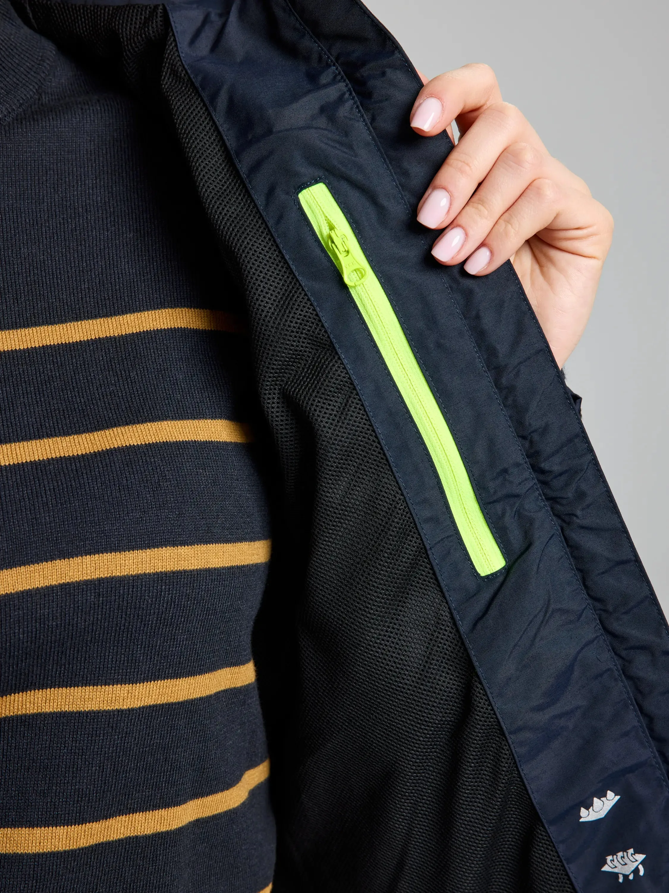 WOMAN SAILING JACKET